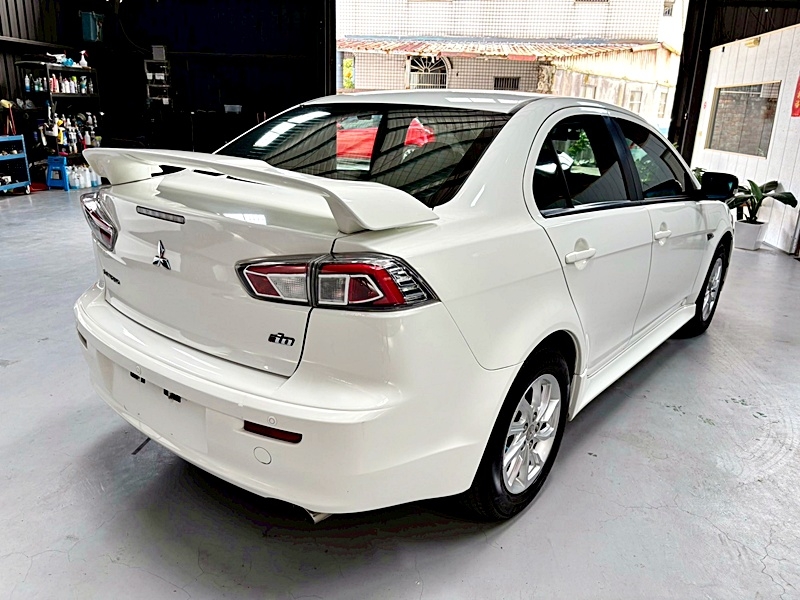 2015 MITSUBISHI LANCER IO 白 中古車實車細節 4｜百度汽車